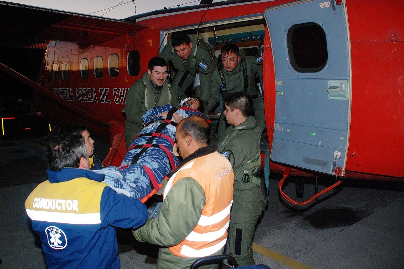 IVª BRIGADA AÉREA REALIZA EVACUACIÓN AEROMÉDICA DESDE PUERTO WILLIAMS